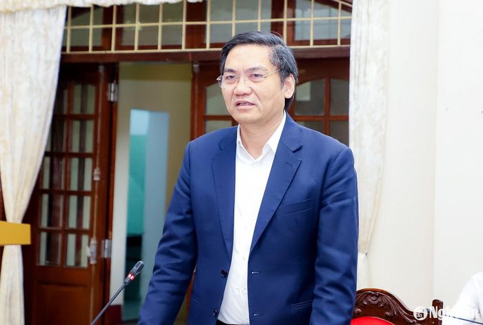 Phó Bí thư Thường trực Tỉnh ủy, Chủ tịch HĐND tỉnh Hoàng Nghĩa Hiếu phát biểu thảo luận vào dự thảo Đề án. Ảnh: Phạm Bằng