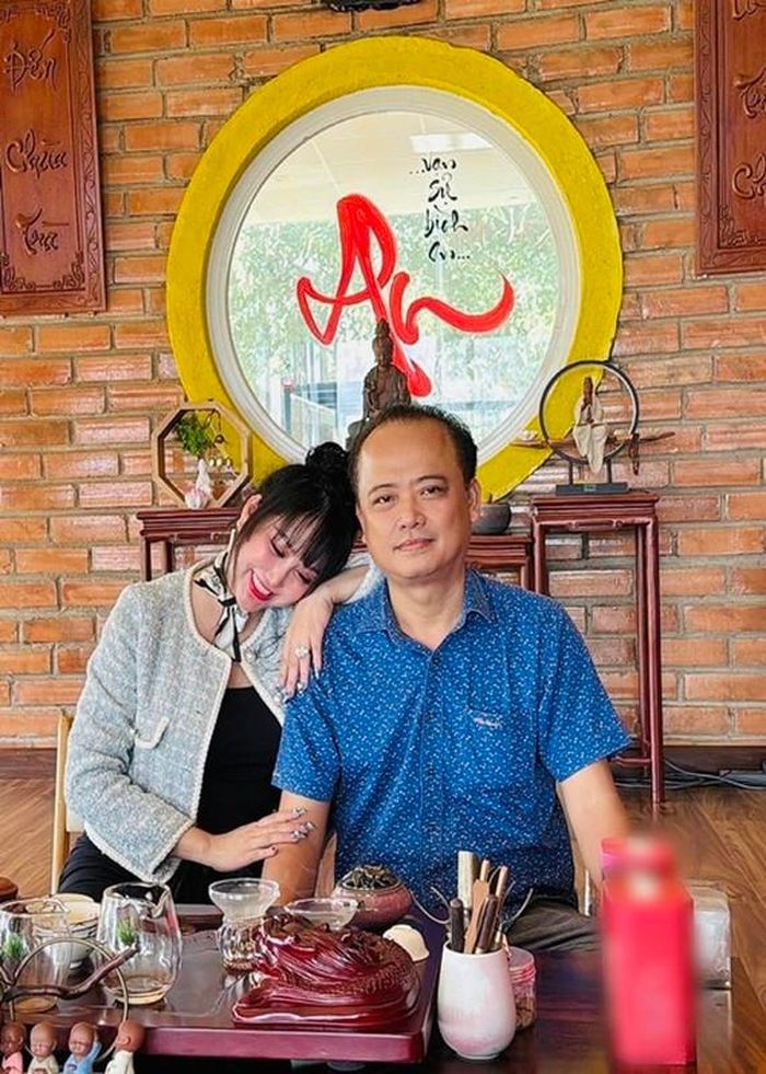 Trên mạng xã hội, Phi Thanh Vân liên tục chia sẻ hình ảnh hẹn hò với doanh nhân Trần Chí Phú. Ảnh: FB Phi Thanh Vân.