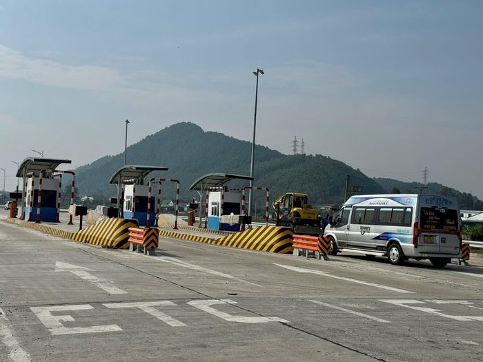 Trang thiết bị vận hành thu phí tại nút giao lên xuống cao tốc Bắc - Nam với Quốc lộ 46A tại xã Hưng Tây, huyện Hưng Nguyên, Nghệ An đã hoàn thành. Ảnh: Nguyễn Hải