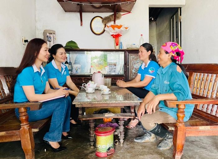 Thông qua hoạt động "Nhật ký thăm hộ", cán bộ Hội Phụ nữ các cấp ở huyện Quỳnh Lưu thường xuyên sâu sát, gần gũi và có nhiều hỗ trợ thiết thực cho hội viên. Ảnh: CSCC