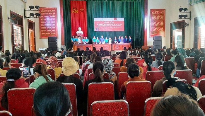 Giao lưu tìm hiểu kiến thức phòng, chống bạo lực gia đình tại huyện Quỳnh Lưu. Ảnh: CSCC