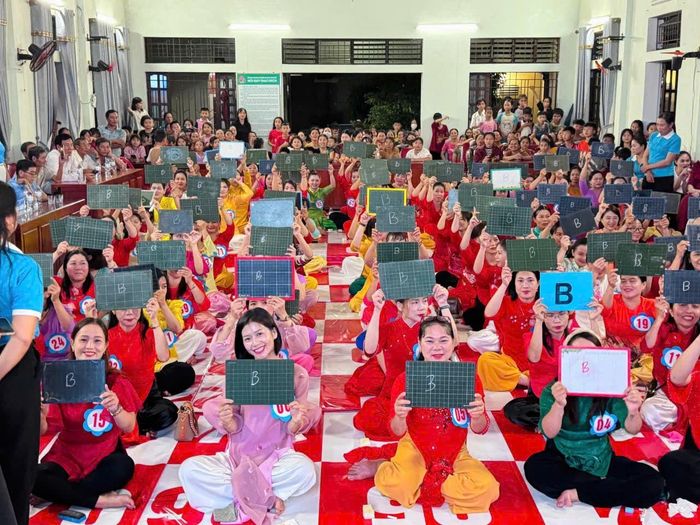 Tuyên truyền phòng, chống bạo lực gia đình thông qua cuộc thi "Rung chuông Vàng" năm 2024 tại xã Quỳnh Thắng. Ảnh: CSCC
