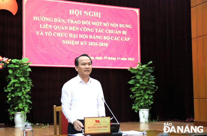 Phó Bí thư Thường trực Thành ủy Nguyễn Đình Vĩnh kết luận tại hội nghị. Ảnh: T. HUY