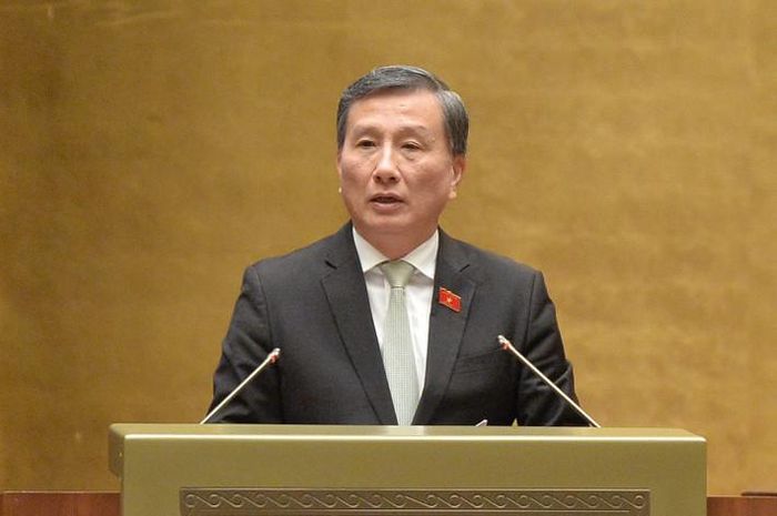  Chủ nhiệm Ủy ban Khoa học, Công nghệ và Môi trường Lê Quang Huy trình bày Báo cáo giải trình, tiếp thu, chỉnh lý dự thảo Luật Địa chất và khoáng sản. Ảnh: Hồ Long 