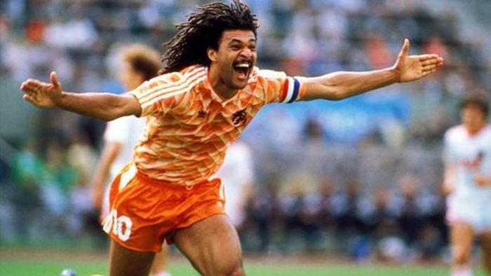 Gullit nổi tiếng sau khi giải nghệ nhờ các trò chơi bóng đá trực tuyến