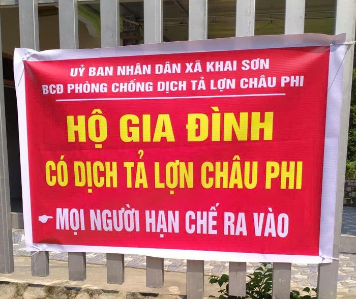 Các biển cảnh báo được chính quyền địa phương tuyên truyền. Ảnh: Q.A