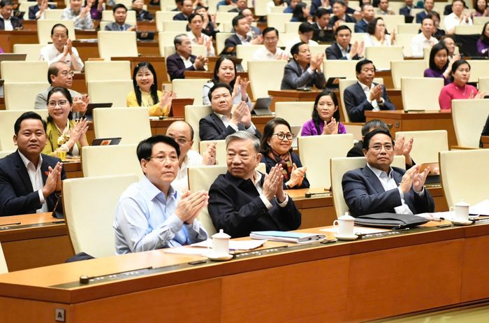 Quốc hội thông qua Nghị quyết thành lập thành phố Huế trực thuộc Trung ương. Ảnh: VGP/LS
