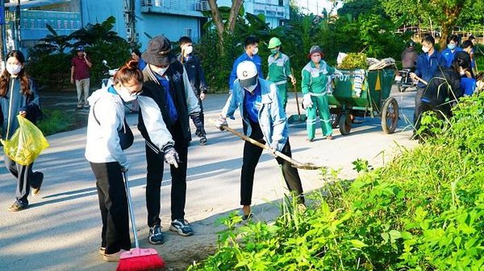 Phong trào "Ngày Chủ nhật xanh" lan tỏa đến mỗi người dân ở Huế.