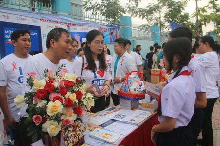 Tuyên truyền nâng cao nhận thức về HIV/AIDS cho các em học sinh
