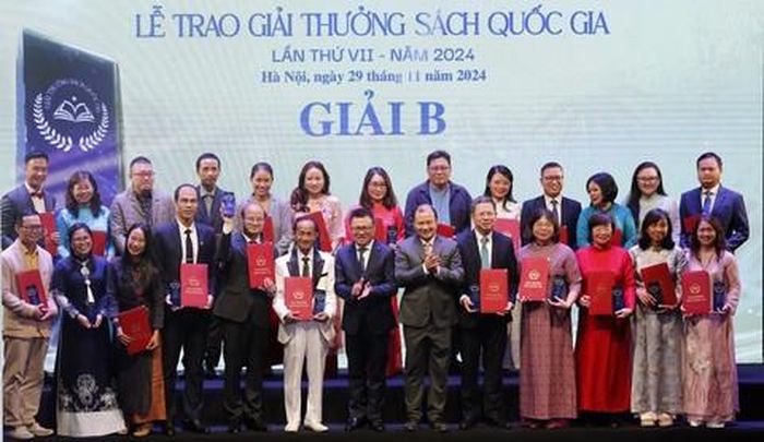 Các tác giả nhận giải B tại Giải thưởng Sách Quốc gia lần thứ VII năm 2024
