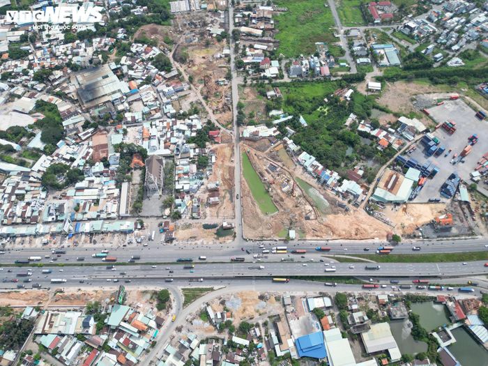 Nút giao Tân Vạn thuộc gói thầu XL1 (Km25+990 đến Km28+383), dự án thành phần 5 đường Vành đai 3 TP.HCM đoạn qua tỉnh Bình Dương.
