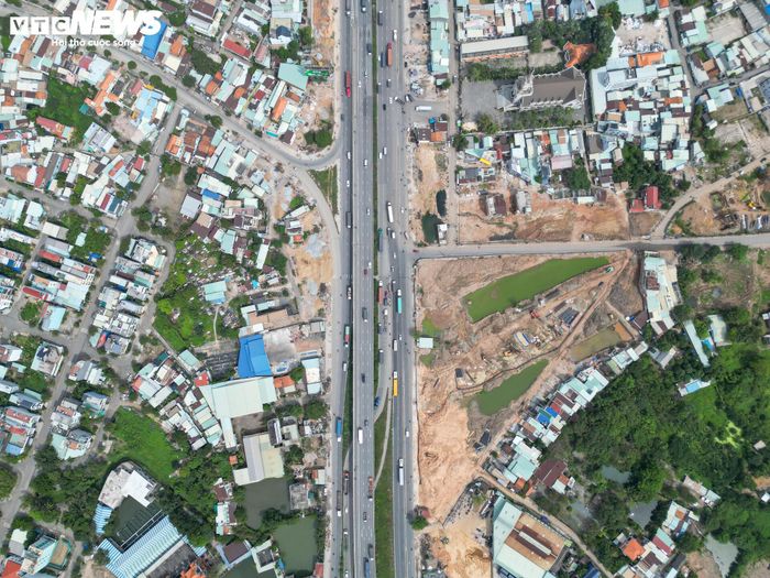 Dự án Vành đai 3 có chiều dài 76km, đi qua 4 địa phương, gồm: TP.HCM, Bình Dương, Đồng Nai và Long An với tổng kinh phí gần 75.400 tỷ đồng. Dự kiến Vành đai 3 hoàn thành dự án vào năm 2025 và thông xe toàn tuyến vào năm 2026.