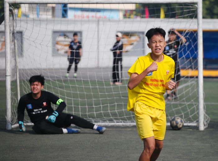 THPT Phan Bội Châu (H.Đông) 0-0 (pen 4-5) THPT Quang Trung (H.Đông)