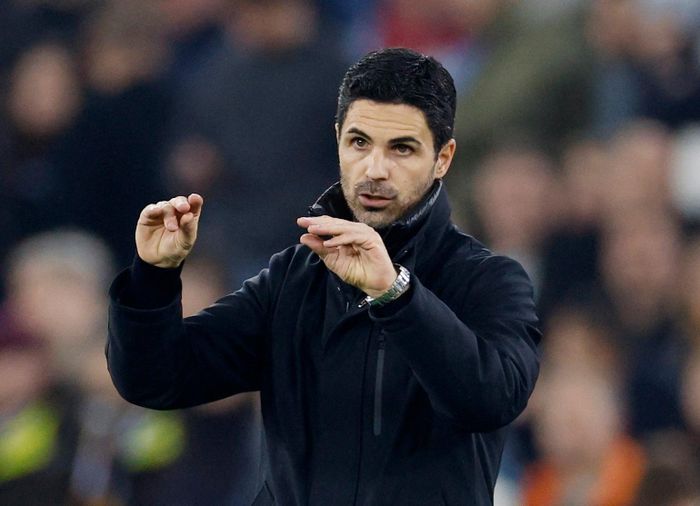  Thầy trò HLV Mikel Arteta tạm vươn lên thứ 2 tại Premier League với 25 điểm, kém Liverpool 6 điểm nhưng chơi nhiều hơn một trận. Vào đêm nay (1/12), Liverpool và Man City sẽ đối đầu tại Anfield. 