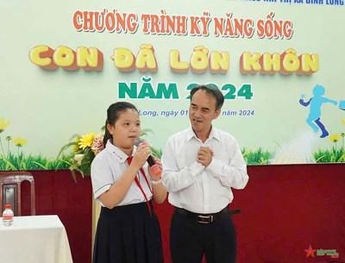 Trao đổi, chia sẻ tại chương trình. 