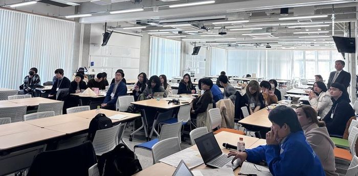  Giảng viên Khoa Xây dựng Cầu đường, Trường Đại học Bách khoa (Đại học Đà Nẵng) cùng giáo sư, giảng viên Đại học Quốc gia Utsunomiya (Nhật Bản) tham gia bài giảng của đơn vị tại Đại học Quốc gia Utsunomiya. Ảnh: NTCC 