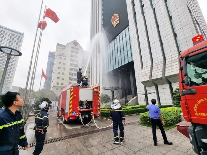 Diễn tập công tác PCCC và cứu nạn, cứu hộ tại trụ sở cơ quan VKSND tối cao. (Ảnh minh họa)