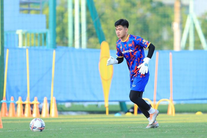 Thủ môn Văn Việt đã không được huấn luyện viên Kim Sang Sik gọi vào Đội tuyển Quốc gia Việt Nam tham dự Giải AFF Cup 2024. Ảnh: FBNV