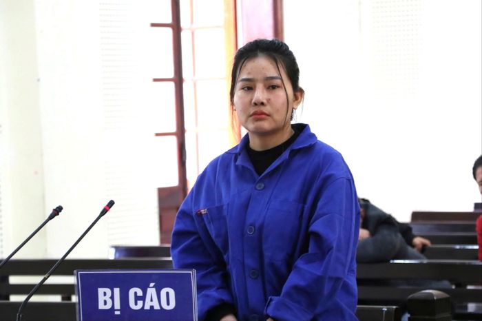 Bị cáo Nguyễn Thị Phương Loan tại phiên tòa xét xử. Ảnh: Trần Vũ