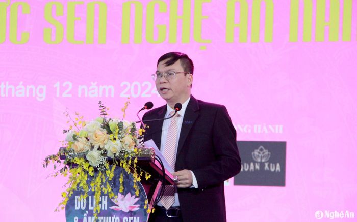 Ông Nguyễn Mạnh Lợi – Giám đốc Trung tâm xúc tiến Đầu tư, Thương mại và Du lịch tỉnh Nghệ An phát biểu bế mạc lễ hội. Ảnh: Quang An