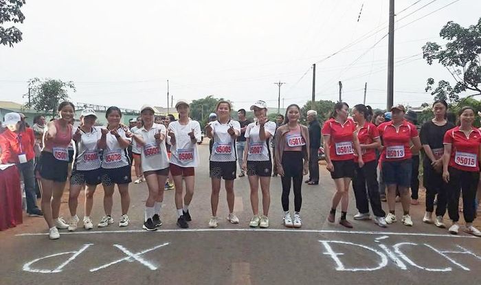  Hàng năm, các giải thể dục-thể thao được địa phương tổ chức thu hút đông đảo vận động viên tham gia thi đấu. Ảnh: K.P 