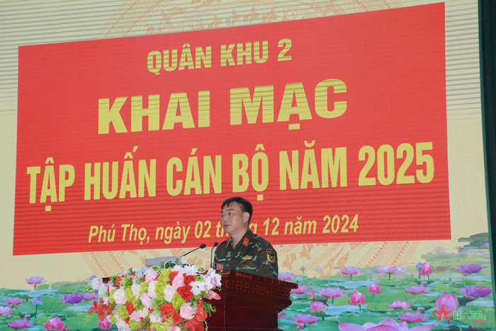 Đại tá Đào Ngọc Phương, Phó chủ nhiệm Chính trị Quân khu 2 trao đổi công tác tổ chức hội nghị cấp Bộ CHQS tỉnh, sư đoàn có lãnh đạo Bộ Quốc phòng, Quân khu, địa phương dự.