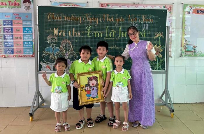  Học sinh Trường Tiểu học Lê Văn Tám (quận Tân Phú) trong Hội thi 'Em là họa sĩ' do nhà trường tổ chức. Ảnh: M.D 