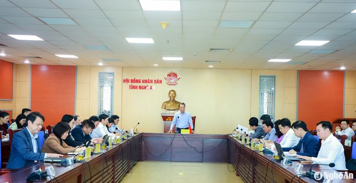 Trong phiên họp thường kỳ tháng 11, Thường trực HĐND tỉnh đã bàn thảo và thống nhất các nội dung liên quan của hướng dẫn. Ảnh: Thành Duy