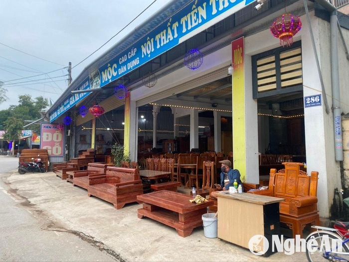 Làng nghề mộc Quang Phong (thị xã Thái Hòa) vắng khách dịp cuối năm. Ảnh: Văn Trường