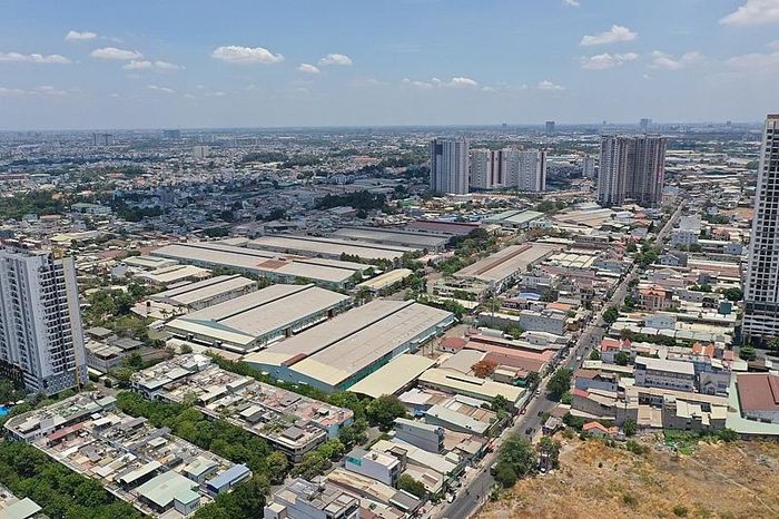 Chính sách di dời các doanh nghiệp phía Nam lên các khu, cụm công nghiệp phía Bắc và bộ tiêu chí xác định khu công nghiệp sinh thái, doanh nghiệp sinh thái… vẫn là trăn trở của tỉnh Bình Dương khi chưa thể triển khai.