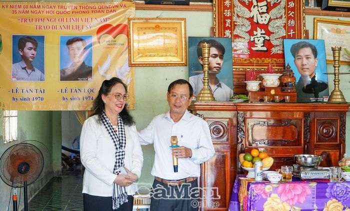 Anh Sáu Phước thay mặt gia đình cảm ơn "Trái tim người lính", những đồng chí, đồng đội của 2 người anh liệt sĩ đã góp phần làm nên cuộc đoàn tụ kỳ diệu, vui mừng khôn xiết của gia đình, họ hàng, quê hương.
