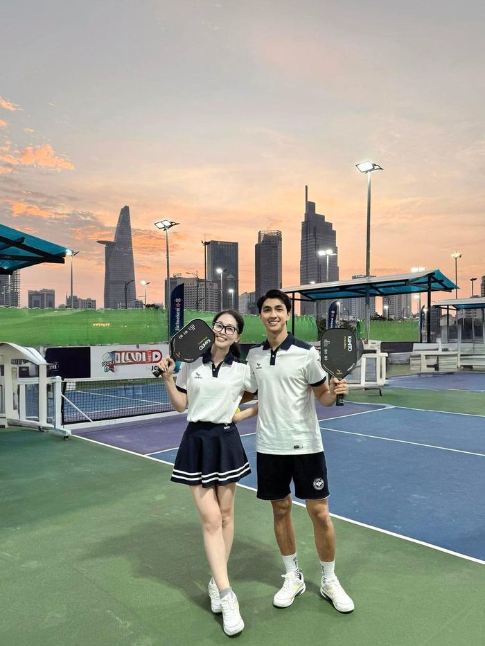 Vợ chồng Bình Anh - Phương Nga gia nhập chơi bộ môn pickleball.