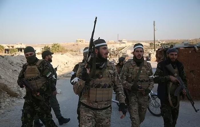Trước khi mở chiến dịch mới, HTS kiểm soát nhiều vùng lãnh thổ ở tỉnh Idlib, thành trì lớn cuối cùng của phiến quân ở tây bắc Syria, cũng như một phần các tỉnh Aleppo, Hama và Latakia.
