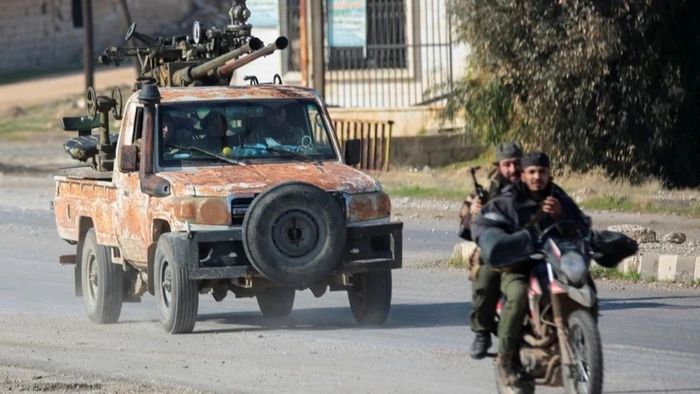 Hay'et Tahrir al-Sham (HTS), tiền thân là nhóm Mặt trận al-Nusra, chi nhánh của Al-Qaeda tại Syria, cùng các lực lượng phiến quân đồng minh hôm 29/11 phát động cuộc tấn công thành phố Aleppo.