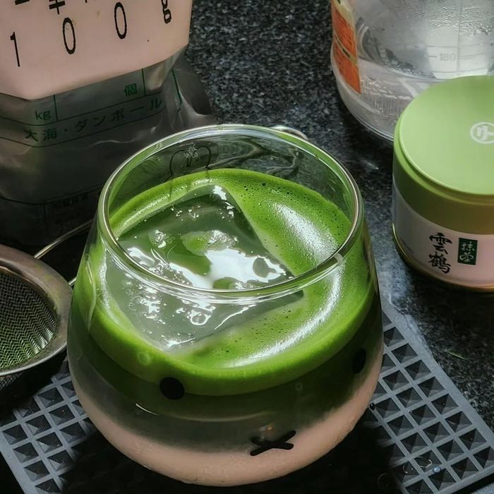  Nhu cầu về matcha bùng nổ khiến nguồn cung cạn kiệt. Ảnh: @phomai.anramen/Instagram. 