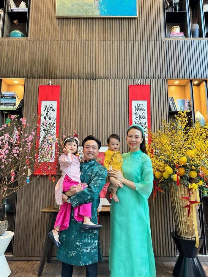 Cường Đôla và vợ Đàm Thu Trang luôn dành cuộc sống tốt nhất cho các con (Ảnh: FBNV)