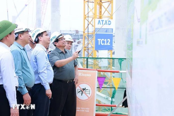 Thủ tướng Phạm Minh Chính kiểm tra tiến độ thi công Dự án Cảng hàng không quốc tế Long Thành. (Ảnh: Dương Giang/TTXVN)