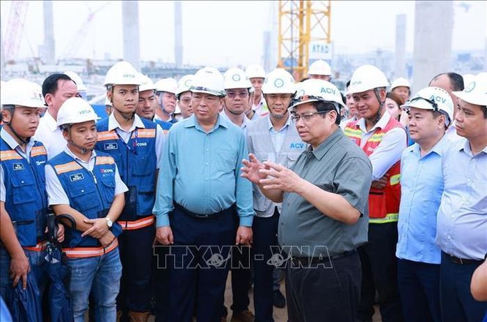 Thủ tướng Phạm Minh Chính giao nhiệm vụ cho các đơn vị thi công Dự án Cảng hàng không quốc tế Long Thành. Ảnh: Dương Giang/TTXVN