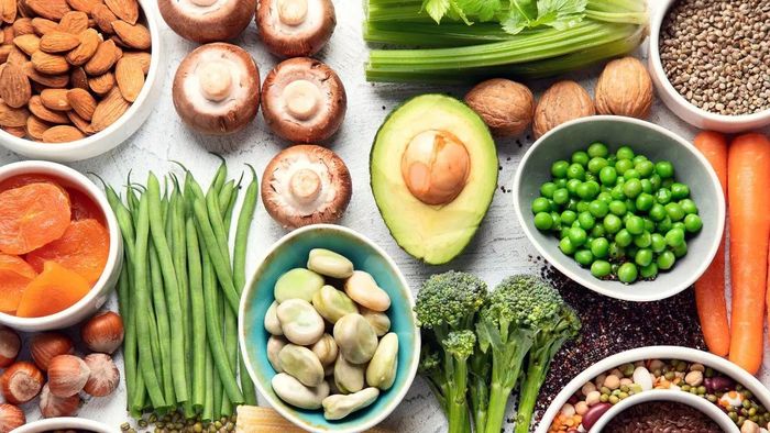 Các loại hạt, quả bơ rất giàu vitamin E giúp tóc mọc nhanh.