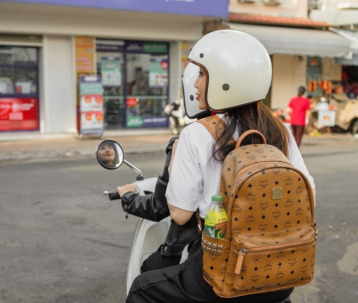  Trà Xanh Không Độ là thức uống theo chân người trẻ mọi lúc mọi nơi để giảm stress, giải nhiệt cuộc sống trước áp lực công việc dồn dập.