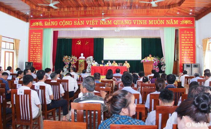 Quang cảnh hội nghị tiếp xúc cử tri của đại biểu Quốc hội và HĐND tỉnh tại xã Nghi Kiều, huyện Nghi Lộc. Ảnh: Mai Hoa