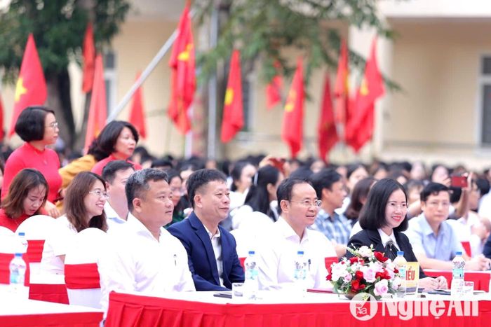 Các đại biểu Trung ương và địa phương tham gia buổi lễ phát động. Ảnh: Mỹ Hà