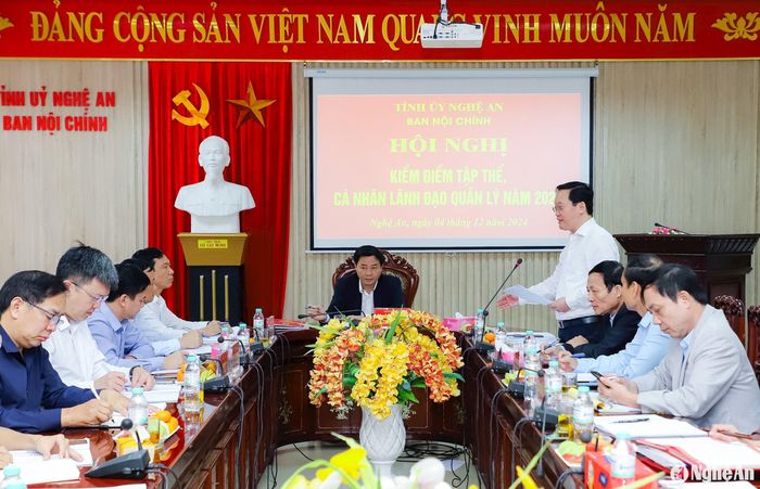 Bí thư Tỉnh ủy, Chủ tịch UBND tỉnh: Ban cần tiếp tục chủ động hơn nữa trong công tác tham mưu, dự báo đúng tình hình, tham mưu có hiệu quả cho Thường trực, Ban Thường vụ Tỉnh ủy về công tác nội chính, phòng chống tham nhũng, lãng phí, tiêu cực và cải cách tư pháp. Ảnh: Phạm Bằng
