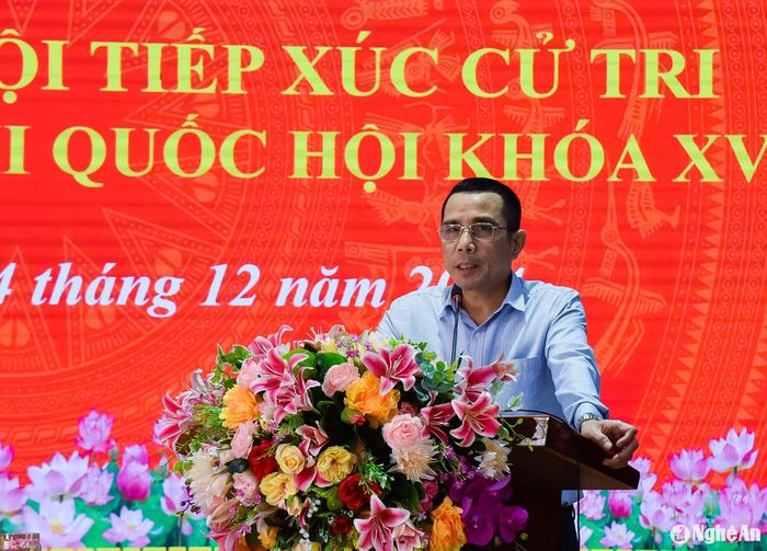 Đồng chí Lê Mạnh Hiên - Phó Chủ tịch UBND huyện Diễn Châu đã tiếp thu giải trình những kiến nghị của cử tri. Ảnh: TL
