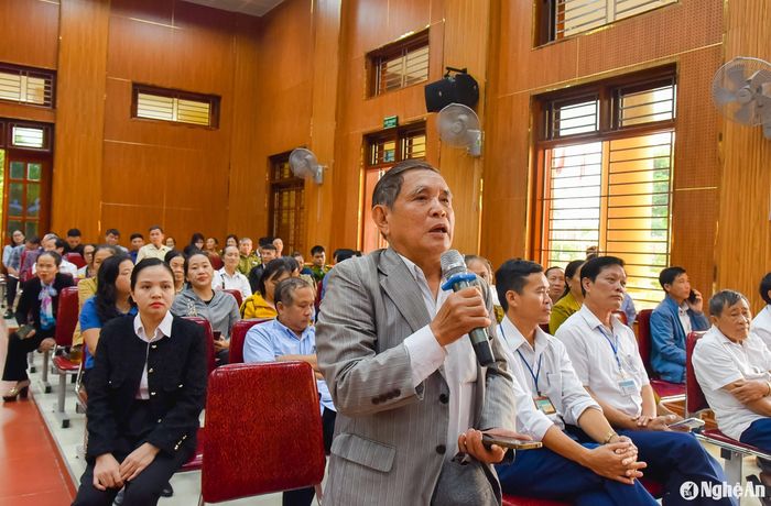Cử tri Phạm Xuân Sính xã Diễn Phúc đề xuất chính sách cho người có công với cách mạng. Ảnh: TL