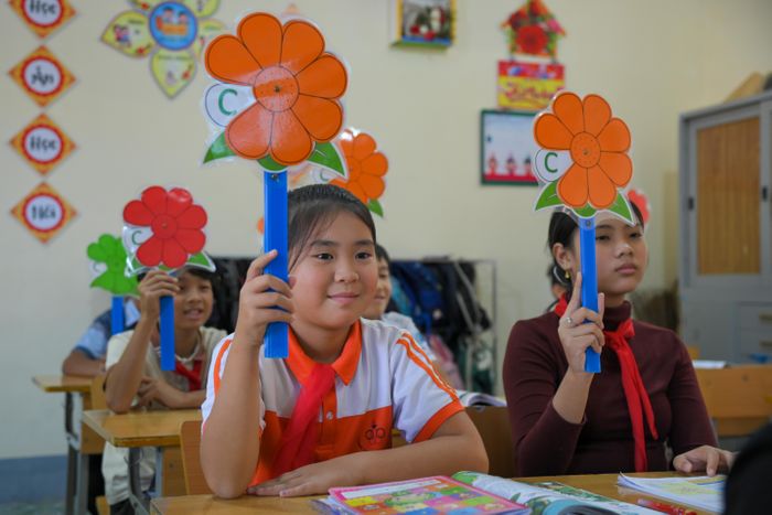 Học sinh Trường Tiểu học Thanh Hưng tham gia trò chơi trong hệ thống lập trình scratch “Điện Biên Phủ sáng mãi thiên sử vàng”.