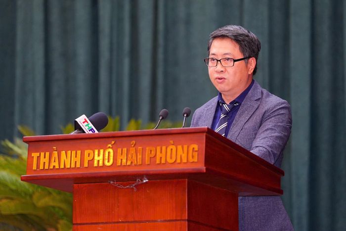 Ông Nguyễn Thành Hưng, Giám đốc Sở Xây dựng Hải Phòng trả lời chất vấn.