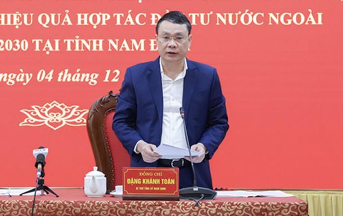 Đồng chí Bí thư Tỉnh ủy Đặng Khánh Toàn phát biểu tại hội nghị.