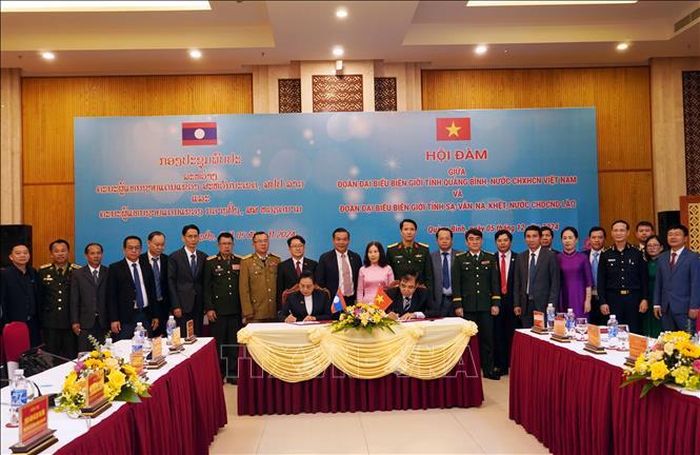 Ký biên bản hợp tác bảo vệ biên giới.