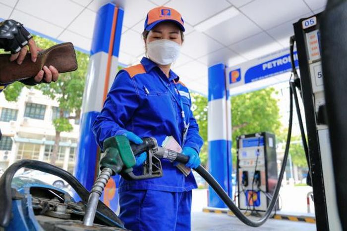 Xăng RON95-III có giá bán không cao hơn 20.563 đồng/lít.